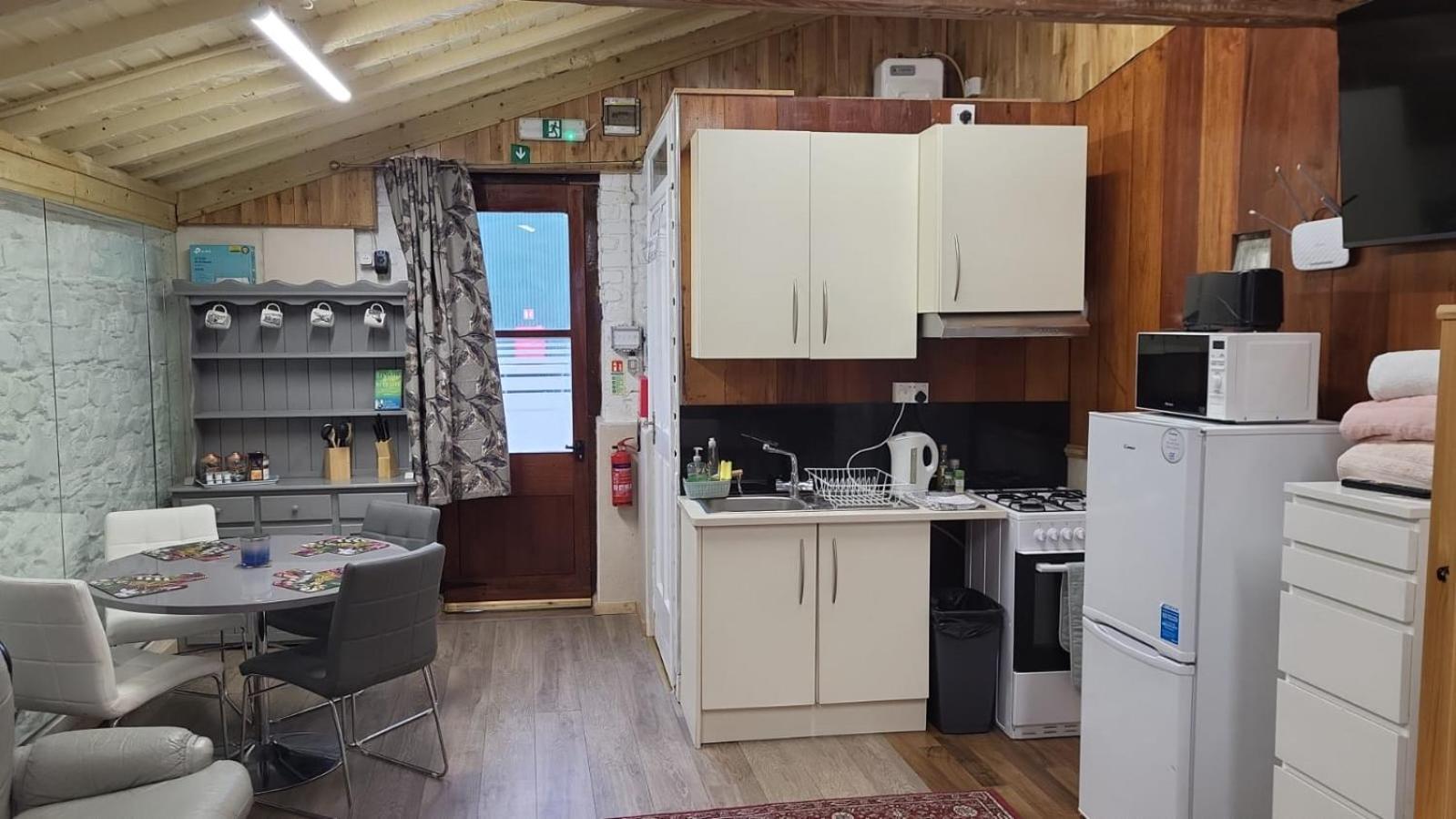 Mount Pleasant Country House Guest House Лукан Екстериор снимка